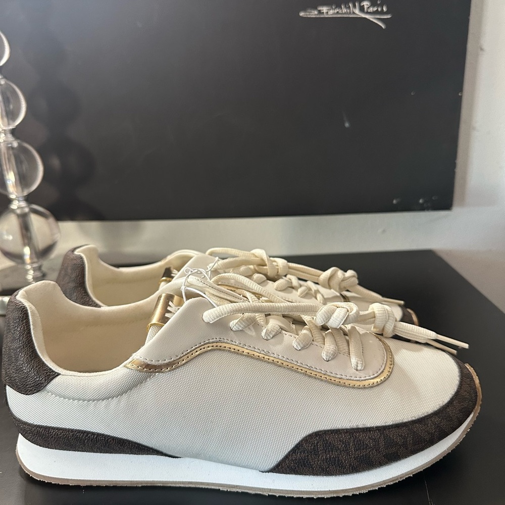 🆕Michael Kors Sneakers - Picture 10 of 13